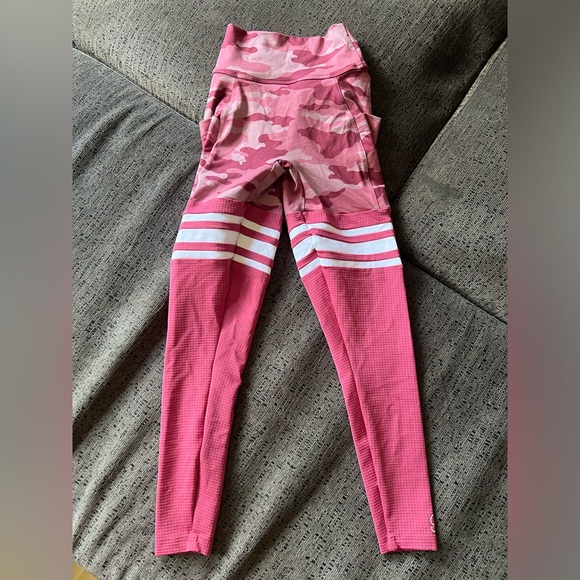 Bombshell Sportswear Pants - BNWOT Bombshell Sportswear Pink Camo leggings
